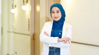 dr Reza Gladys Ungkap Surat Panggilan Sidang, Bungkam Para Pendukung Nikita Mirzani