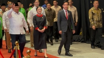 Sinyal Politik di Karpet Merah? Gibran 'Tersingkir' Saat Prabowo, Puan, dan Cak Imin Beriringan