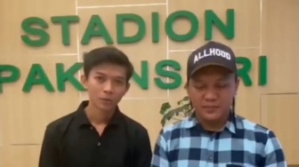 Selebgram Pembuat Konten Mesum Palsu di Stadion Pakansari Akhirnya 'Sungkem' Minta Maaf