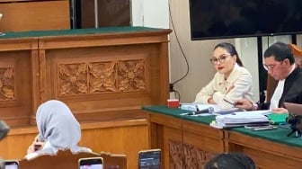 Keterangan Reza Gladys Dinilai Janggal, Nikita Mirzani Luapkan Emosi di Depan Hakim: Sakit Hati Saya