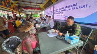 Hari Anak Nasional 2025: 202 Warga Distrik Krepkuri Dapat Pengobatan Gratis dari TNI
