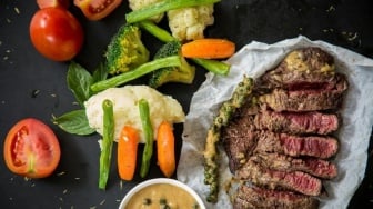 7 Mitos Protein, Benarkah Lansia Dilarang Banyak Protein?