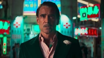 Netflix Rilis First Look Ballad of a Small Player, Dibintangi Colin Farrell