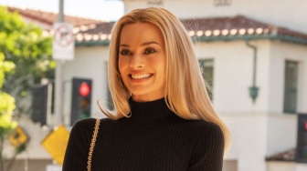 Margot Robbie Dikabarkan Bintangi Remake Film Attack of the 50 Foot Woman