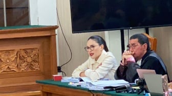 Sidang Memanas, Nikita Mirzani Teriak Skincare Reza Gladys Tak Terdaftar di BPOM
