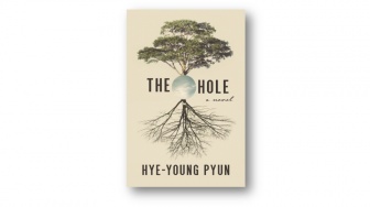 Ulasan Novel The Hole: Imajinasi yang Terkunci dan Tubuh yang Lumpuh