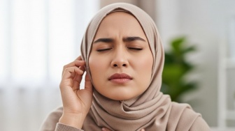 Benarkah Telinga Berdenging Tanda Ibadah Ditolak? Begini Penjelasan Buya Yahya