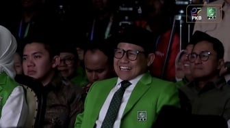 Cak Imin Nyengir Lihat Prabowo Tegur Staf Gegara Cangkir Isi Teh, Padahal Mau Ngopi