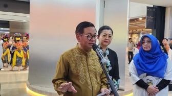 Balai Kota Jakarta Jadi Studio Dadakan: SBY Dampingi Pelukis Jerman Ciptakan Karya Seni Ikonik