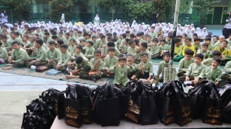 Jasindo Tanam Investasi Sosial di SD Tebet: Lingkungan Hijau, Anak Sehat