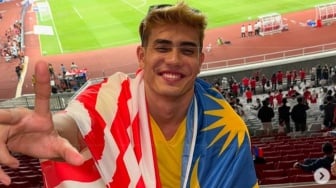 Viral! Influencer Malaysia 7 Juta Follower Ditolak Berfoto di GBK Bersama Suporter Timnas Indonesia