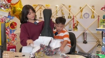 Fuji Unboxing Kado dari Doddy Sudrajat dan Mayang untuk Gala, Reaksi Tak Terduga Banjir Pujian!
