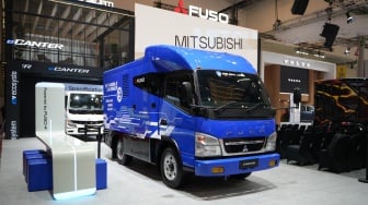 Mitsubishi Fuso Perkenalkan Charger Mobile untuk Truk Listrik eCanter di GIIAS 2025