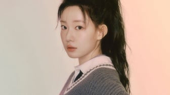4 Ide Gaya Kasual Kekinian ala Choi Yoon Ji, Bikin Mood Happy Seharian!