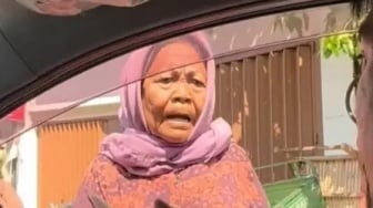 3 Fakta Viral Nenek Juru Parkir di Surabaya Pungut Rp 10 Ribu, Begini Reaksi Pemkot!
