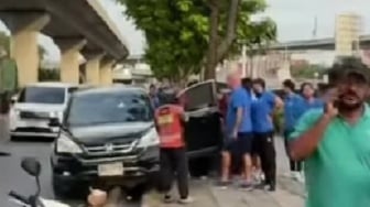 Braakk! Bus Persib Bandung Kecelakaan di Thailand, Pecahan Kaca Berserakan