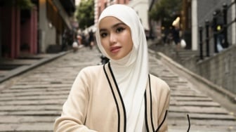 5 Inspirasi OOTD Traveling ala Sashfir yang Mudah Ditiru, Simpel dan Elegan