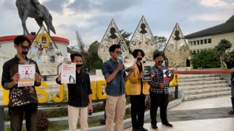 Dugaan Kekerasan Seksual oleh Guru Besar, Mahasiswa Geruduk Unsoed Sampaikan 5 Tuntutan Keras