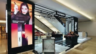 Gerai YSL Ada di Mall Mana Saja? Kini Bikin Geger karena Ikutan Live di TikTok