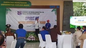 Jokowi Skakmat Isu Ijazah Palsu di Reuni UGM: Kalau Saya Palsu, Angkatan '80 Juga Dong?