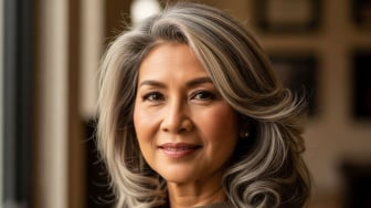 10 Warna Rambut untuk Perempuan 50 Tahun ke Atas, Biar Wajah Lebih Cerah dan Fresh!