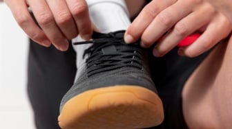 Jangan Asal Beli! Ini 7 Ciri Sepatu KW yang Harus Kamu Waspadai