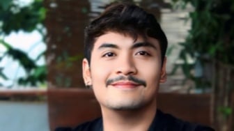 Siapa Itu Om Samsan Jeh? Pawang Sembuhkan Kesurupan dengan Totok Kalkulator