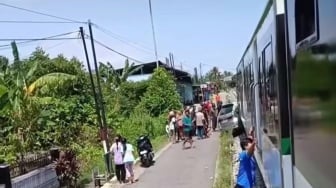 Kecelakaan Kereta Minangkabau Ekspres Vs Avanza di Padang, Mobil Terseret Sejauh 200 Meter