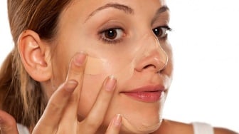 5 Rekomendasi Primer untuk Kulit Berminyak, Bikin Makeup Awet dan Anti Longsor