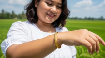 10 Model Gelang Emas 24 Karat yang Cocok untuk Pergelangan Tangan Gemuk
