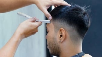 7 Inspirasi Gaya Rambut Pria Undercut, Tampil Stylish dan Profesional