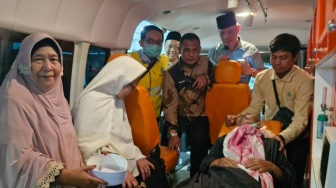 Lebih Sebulan Dirawat di Madinah, Haji Asal Lampung Akhirnya Kembali ke Tanah Air