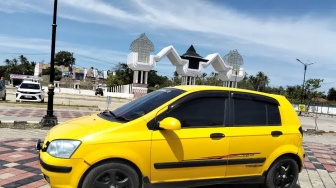 Suami Idaman Merapat, Ini 4 Mobil Bekas di Bawah Rp40 Juta untuk Lawan Macet & Hemat Bensin