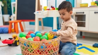 Bukan Sekadar Mainan, Ini 5 Investasi Cerdas untuk Otak dan Motorik Anak Usia 2-4 Tahun