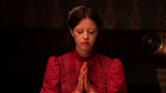 7 Rekomendasi Film Horor Slow-Burn, Mengerikan secara Perlahan