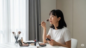 Apa Produk yang Membuat Makeup Tahan Lama? Intip 5 Rekomendasi Produknya Mulai Rp30 Ribuan