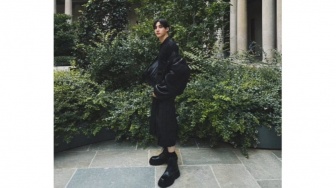 4 Ide Outfit Celana Pendek ala Bangchan, Leader Stray Kids yang Karismatik!