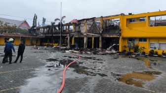 Kantor Disnaker Riau Terbakar, Bangunan Hancur Tak Bisa Digunakan