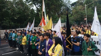 Massa BEM SI Gelar Aksi Indonesia (C)emas 2025 Dekat Monas, Situasi Sempat Memanas