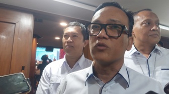 Angka PHK Melonjak! Wamenakar Tuding Perang Dagang Jadi Biang Kerok?