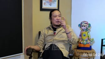 Sabrang Letto: Indonesia Jadi Negara Skizofrenik, Elite Asyik Main Drama dan Rakyat Cuma Jadi Korban