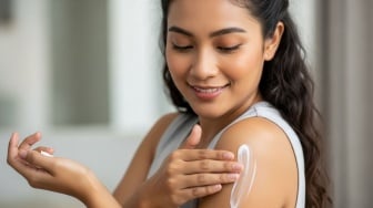6 Body Lotion SPF 50 Terbaik: Cocok Dipakai 17-an biar Kulit Gak Gosong meski Ikut Lomba Seharian
