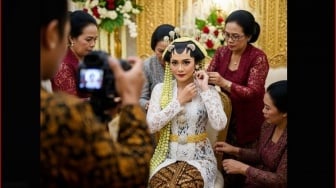 Rahasia MUA: 5 Bedak Premium Kunci Riasan Pengantin Flawless dan Anti-Geser