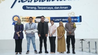 Wuling Serahkan Satu Unit BinguoEV Kepada Konsumen Loyal di GIIAS 2025