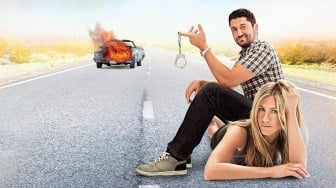 Review Jujur The Bounty Hunter, Tayang Malam Ini di Trans TV