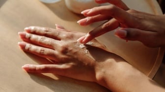 7 Rekomendasi Body Lotion Anti Aging untuk Usia 40 Tahun ke Atas, Kunci Kulit Awet Muda