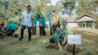 Kahiyang Ayu Tanam Pohon di Tahura, Dukung Pelestarian Lingkungan