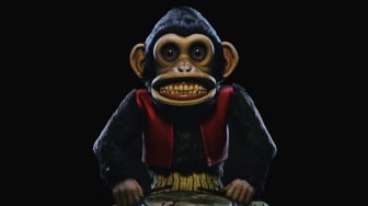 Review Film The Monkey, Perpaduan Genre Komedi dan Horor yang Unik