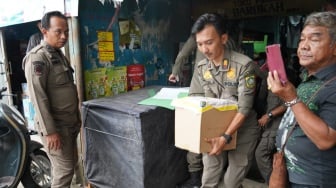 Satpol PP Bogor Sapu Jaringan Miras Ilegal di Ciampea, Satu Gudang Besar Terkunci Rapat