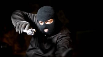 Begal Bersenpi Gagal Curi Motor di Palembang, Seorang Perempuan Tertembak di Kaki